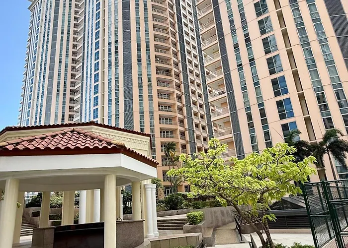 Venice Luxe Glow, Type,pool, Kitchen, Netflix, Canal Mall Access For 3 Guests Only Manila