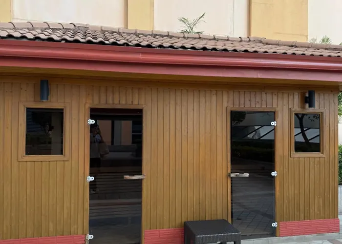 Venice Luxe Glow, Type,pool, Kitchen, Netflix, Canal Mall Access For 3 Guests Only Apartment Manila
