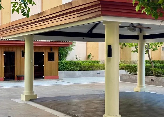 Venice Luxe Glow, Type,pool, Kitchen, Netflix, Canal Mall Access For 3 Guests Only * Manila