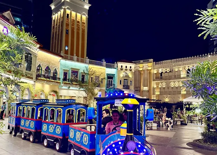 Venice Luxe Glow, Type,pool, Kitchen, Netflix, Canal Mall Access For 3 Guests Only * Manila