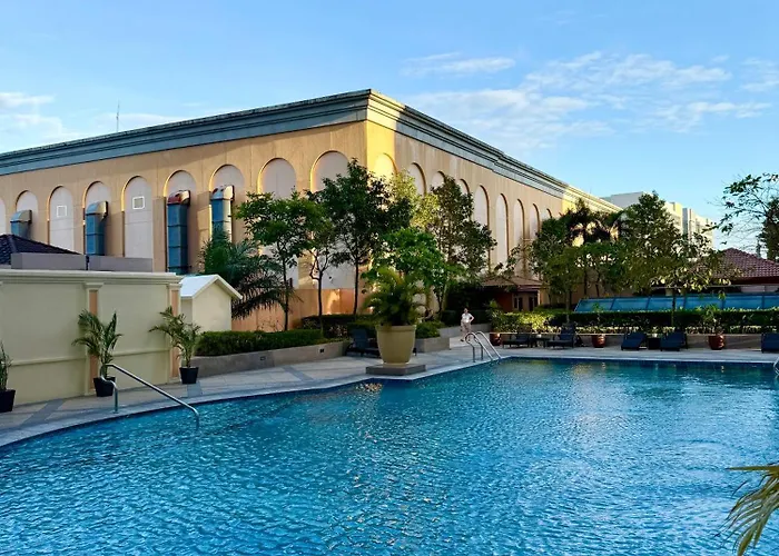 Venice Luxe Glow, Type,pool, Kitchen, Netflix, Canal Mall Access For 3 Guests Only Manila