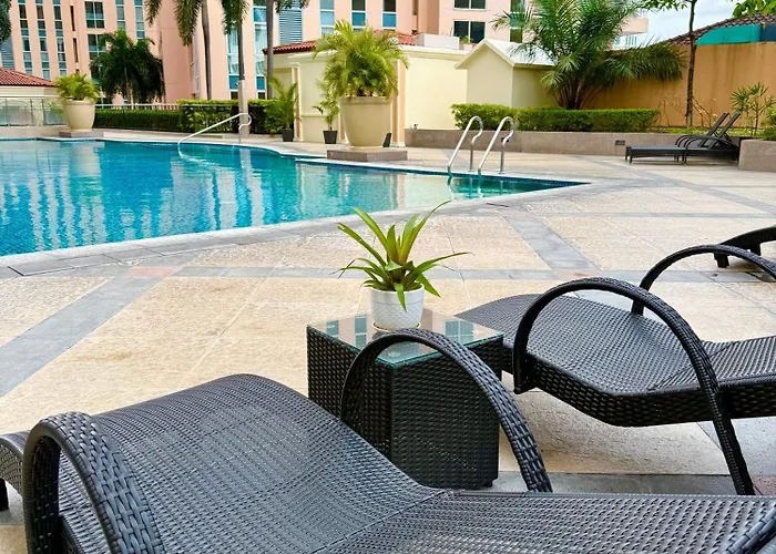Venice Luxe Glow, Type,pool, Kitchen, Netflix, Canal Mall Access For 3 Guests Only Manila