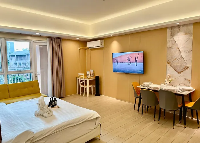Venice Luxe Glow, Type,pool, Kitchen, Netflix, Canal Mall Access For 3 Guests Only